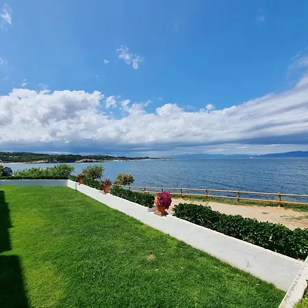 En L'escala Con Terraza Cerca De La Playa - Hisp-236-127