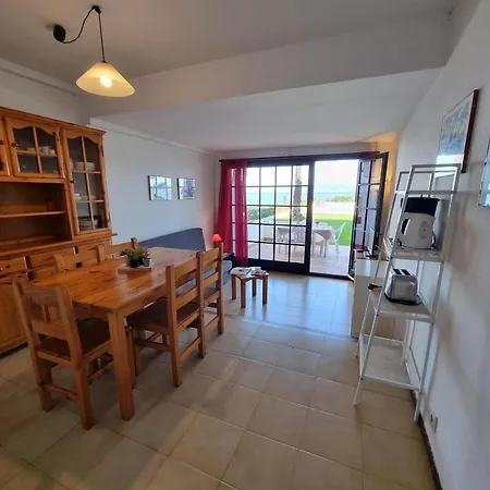Appartamento En L'escala Con Terraza Cerca De La Playa - Hisp-236-127 *