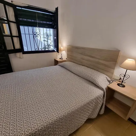 En L'escala Con Terraza Cerca De La Playa - Hisp-236-127 Appartamento
